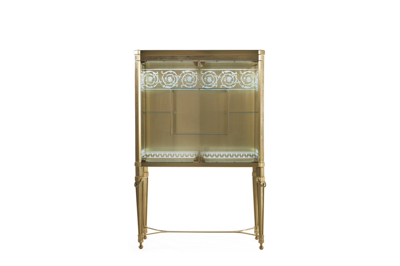 FUJI showcase - A luxury experience with the Oro Bianco collection and its classic luxurious furniture