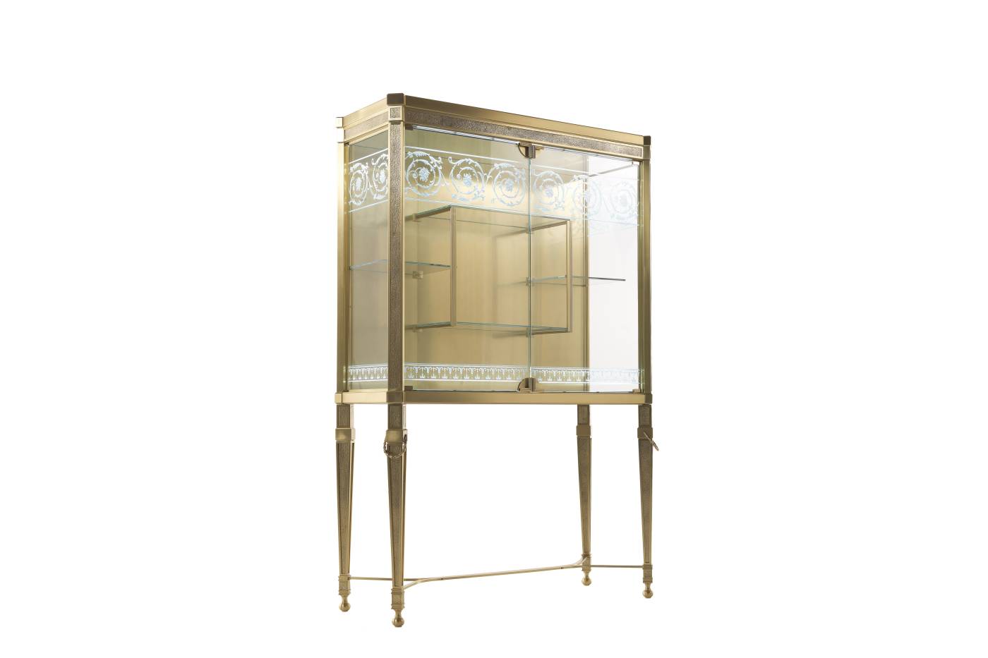 FUJI showcase - A luxury experience with the Oro Bianco collection and its classic luxurious furniture