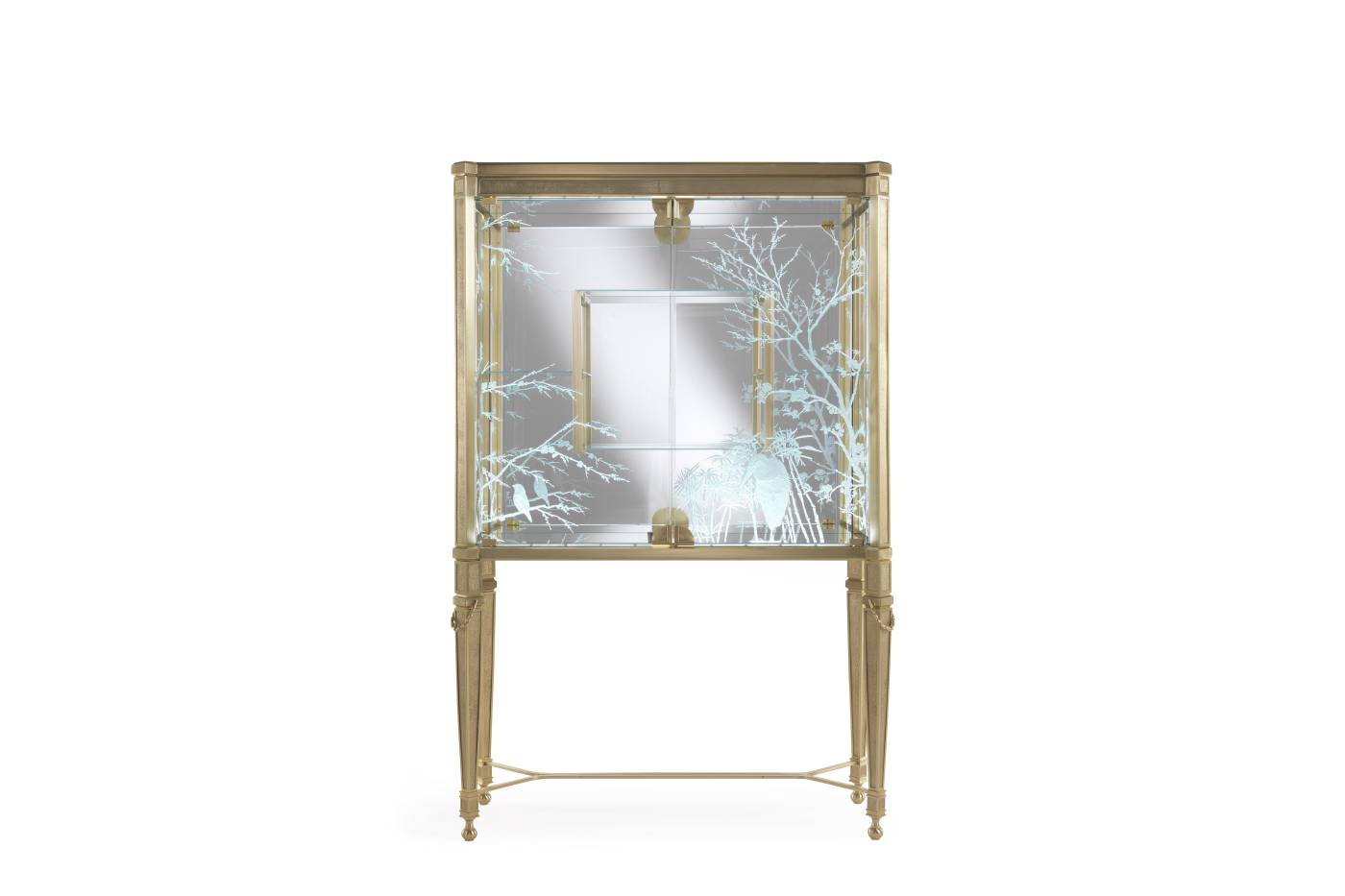 FUJI showcase – Transform your space with luxury Made in Italy classic day storage units of Oro Bianco collection.