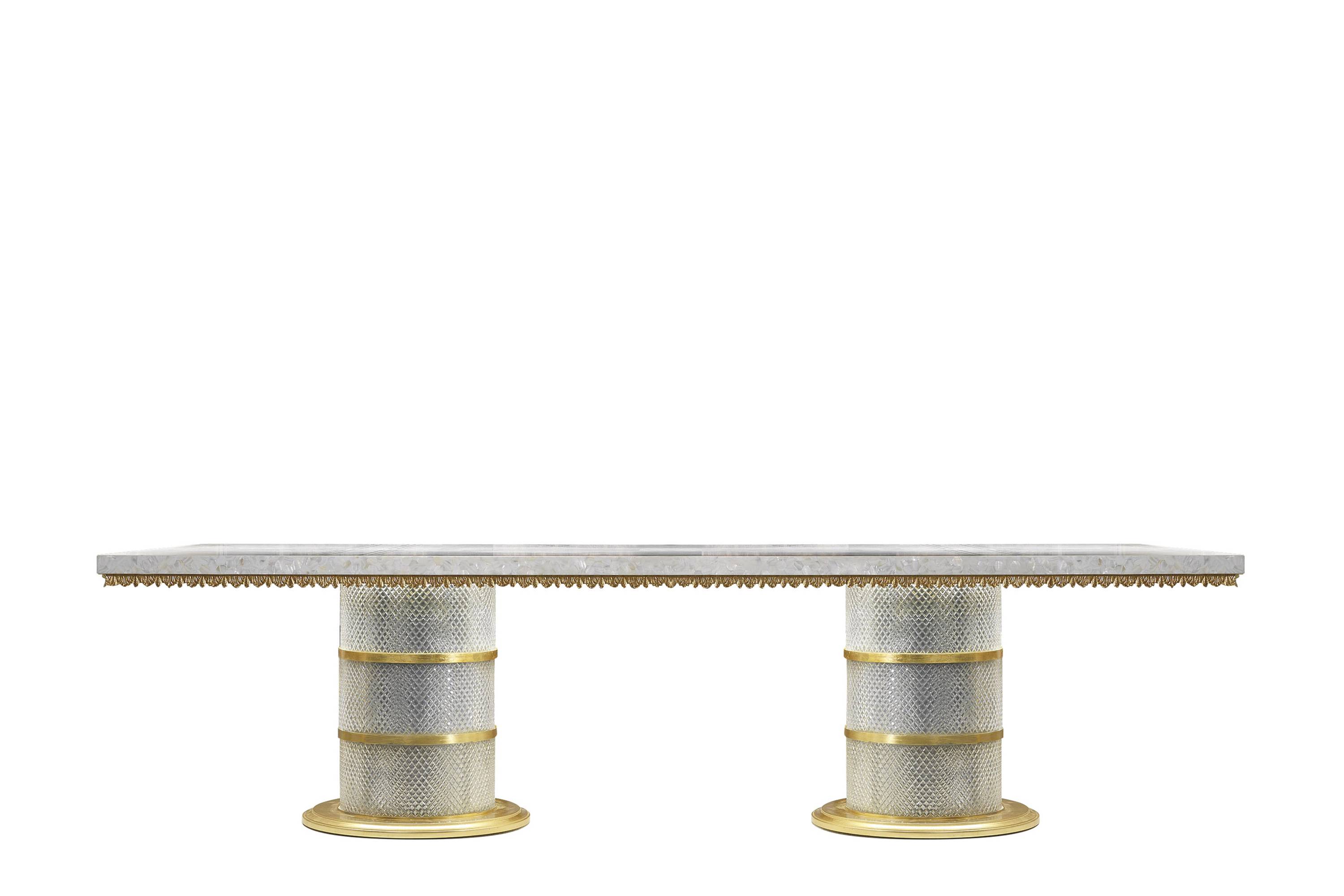 COQUILLE dining table - A luxury experience with the Savoir-Faire collection and its classic luxurious furniture