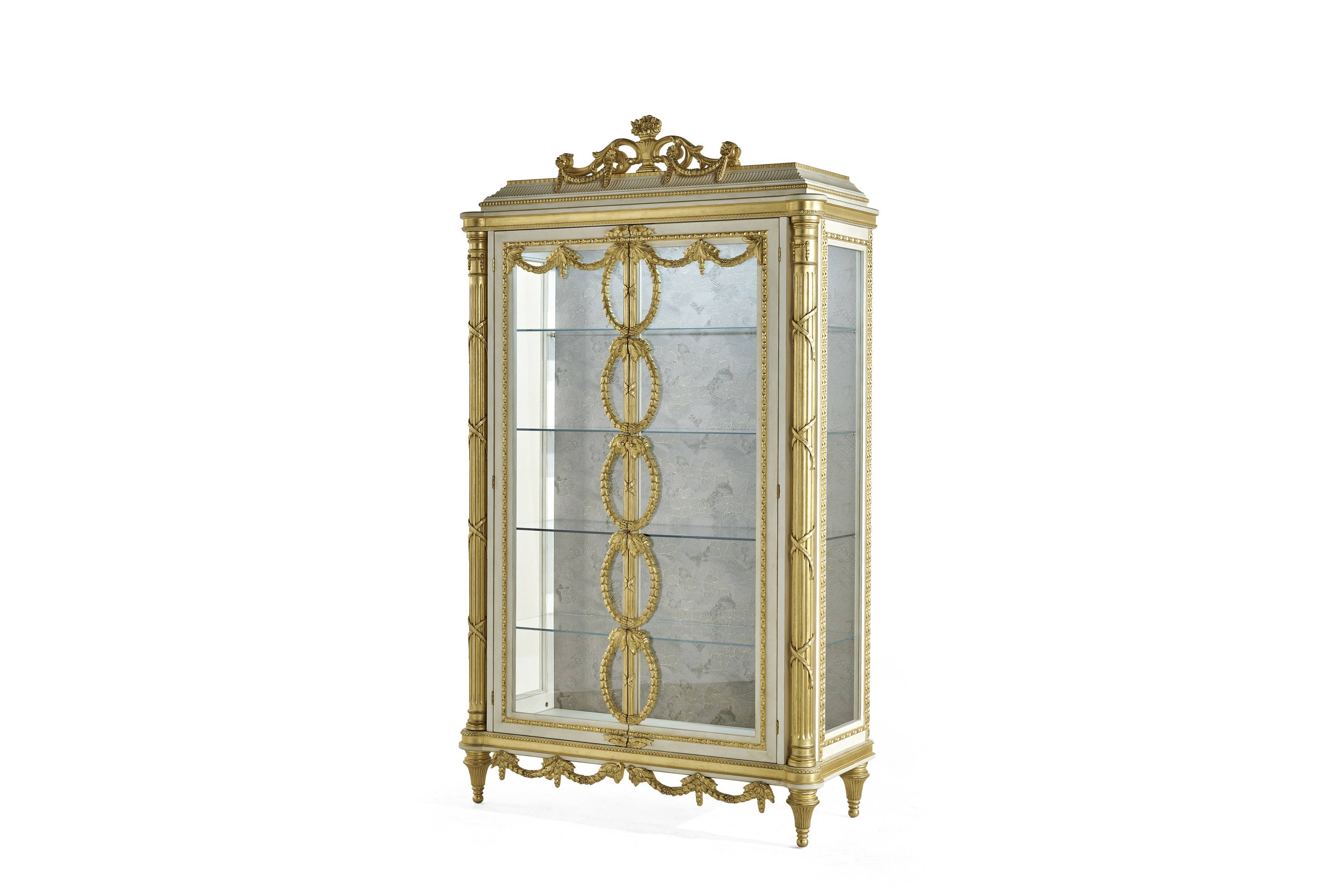 GUIRLANDE showcase - convey elegance to each space with italian classic day storage units of the classic Sogni sul Lago collection