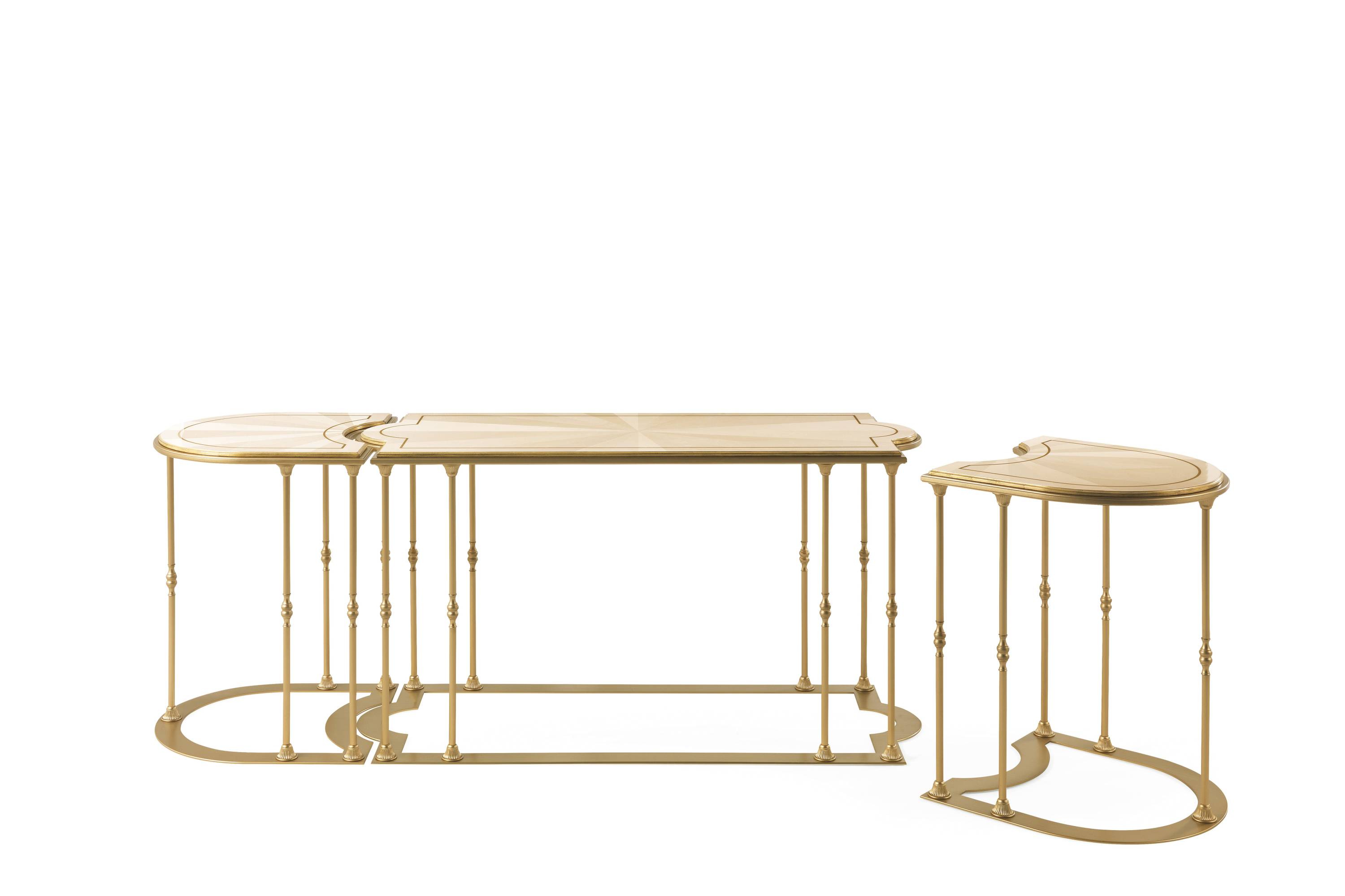 LUMIÈRE console - A luxury experience with the Héritage collection and its classic luxurious furniture