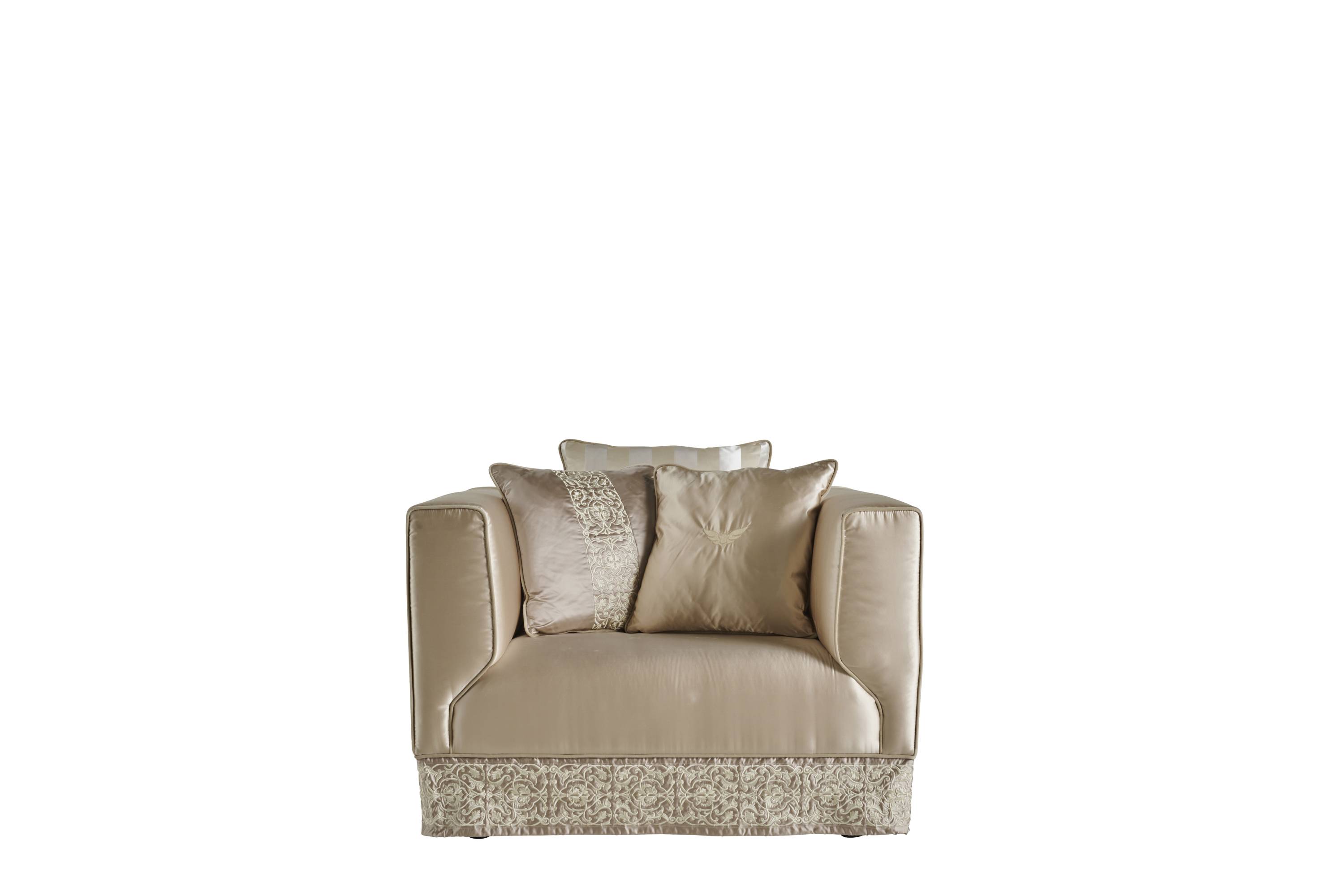 BRODERIE armchair – Transform your space with sophisticated Made in Italy classic armchairs.