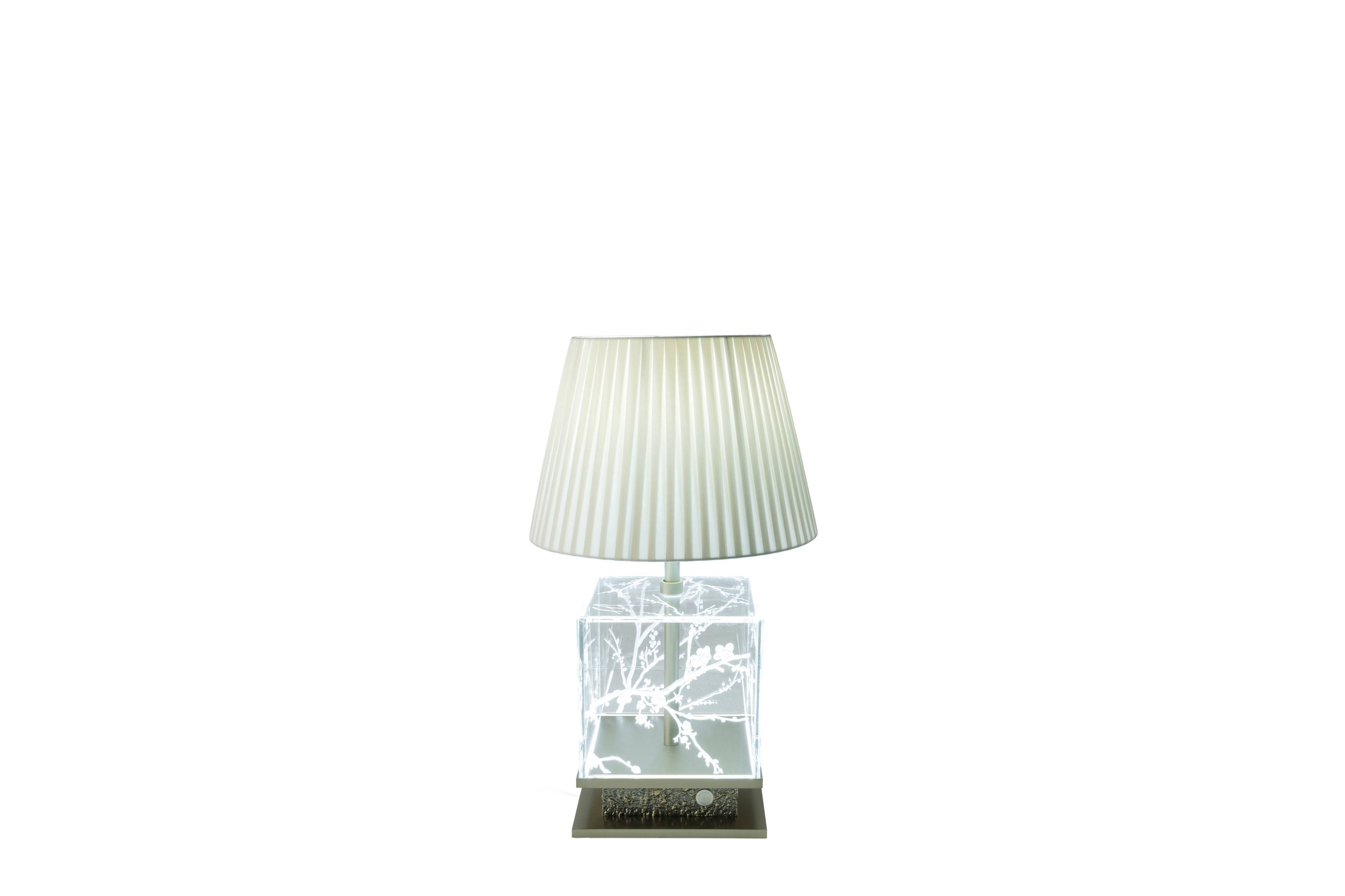 FUJI table lamp – Transform your space with luxury Made in Italy classic lights of Héritage collection.