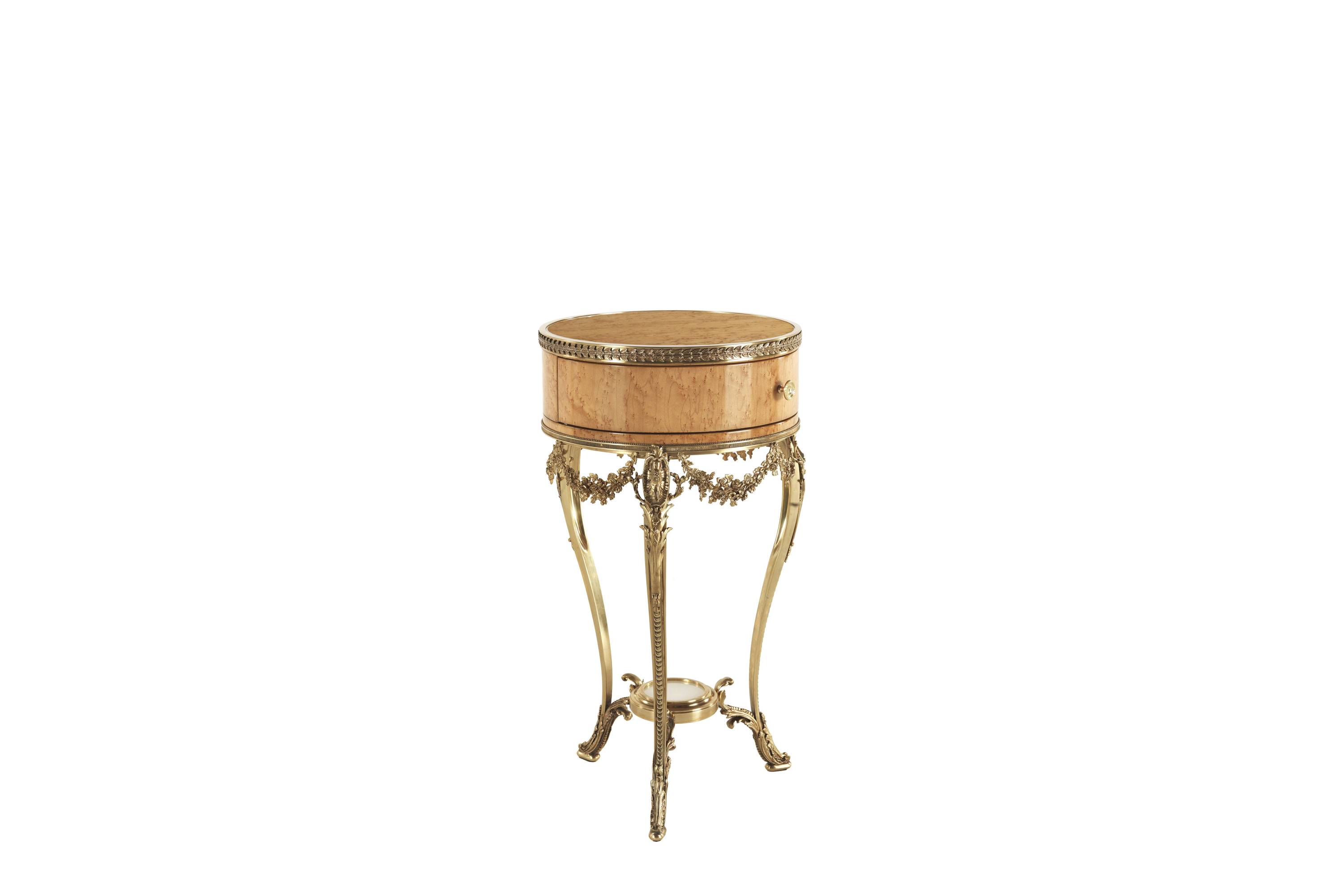 PLEASURE night table - A luxury experience with the Savoir-Faire collection and its classic luxurious furniture