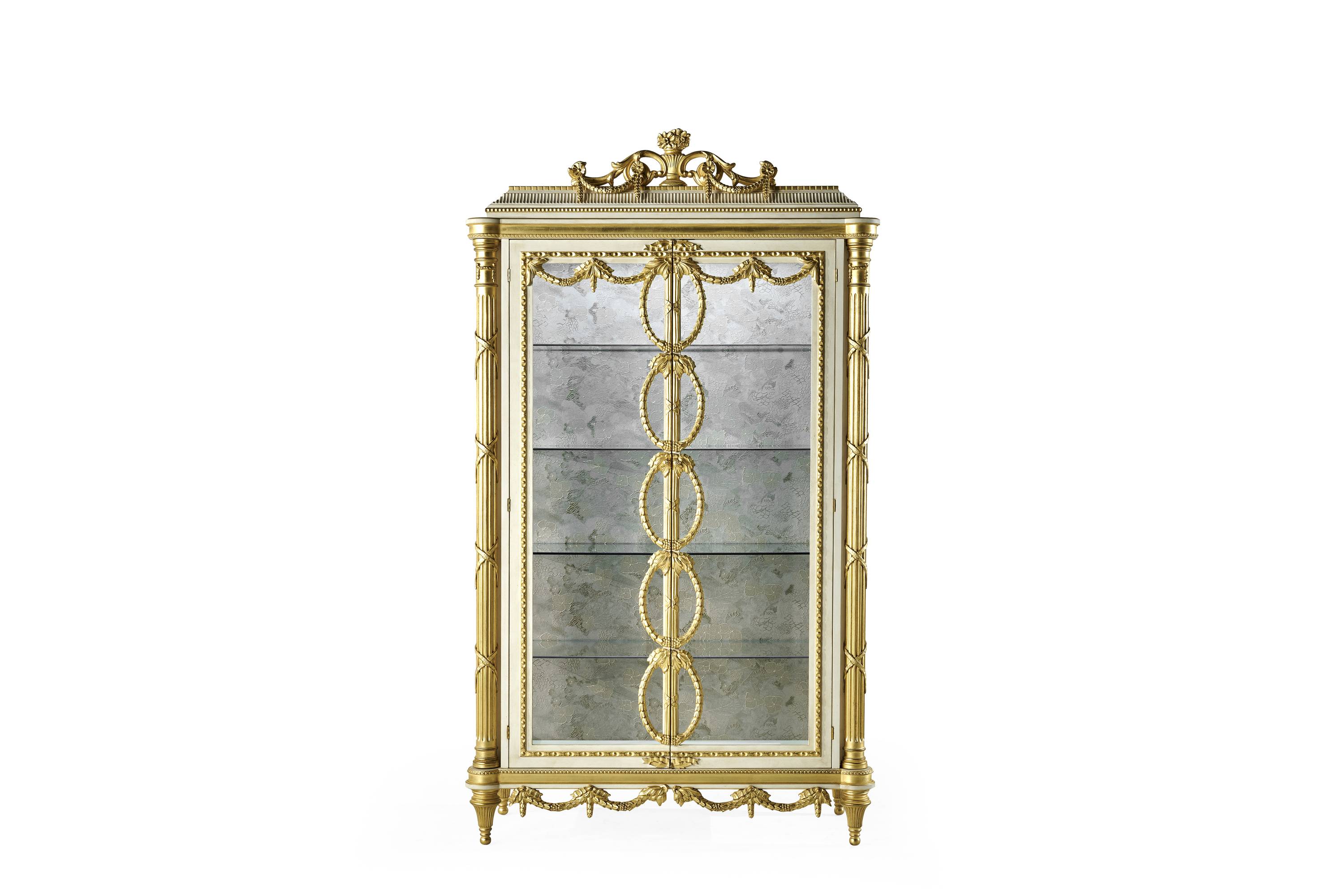 GUIRLANDE showcase – Transform your space with luxury Made in Italy classic day storage units of Sogni sul Lago collection.